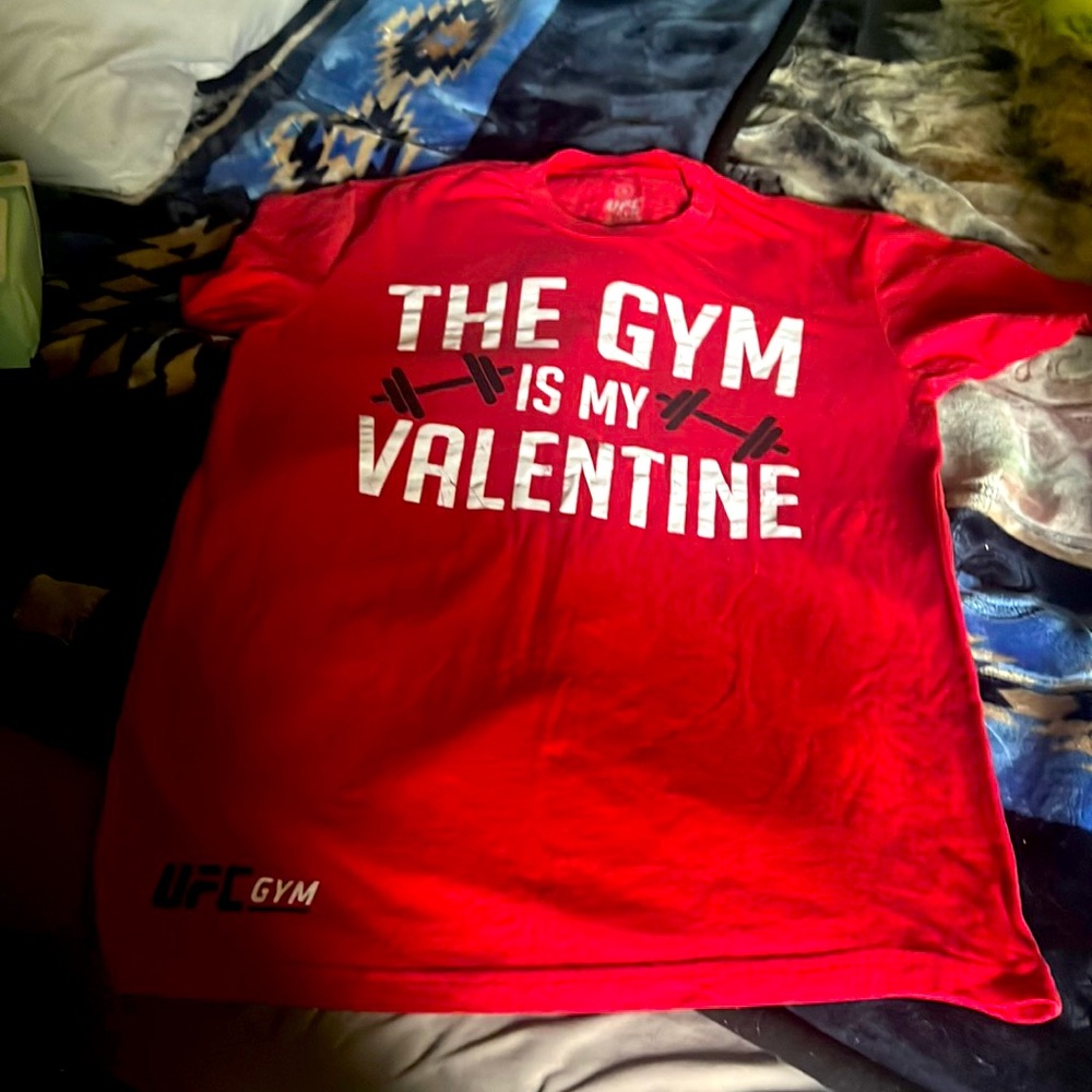 UFC RED SMALL VALENTINES GYM SHIRT